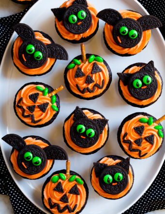 Halloween cupcakes decorated as pumpkins, bats and cats.